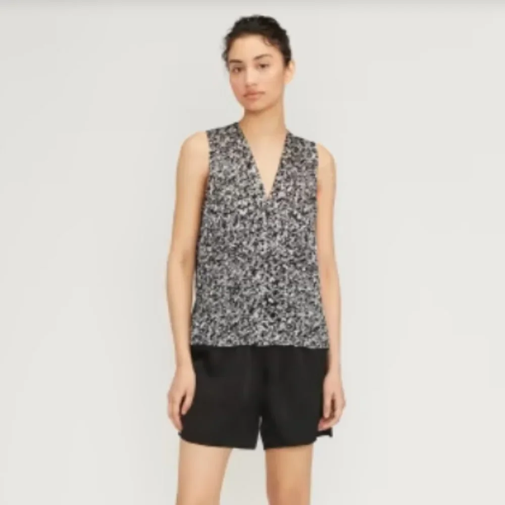 Everlane The Satin V-Neck Top nwt - Picture 2 of 4